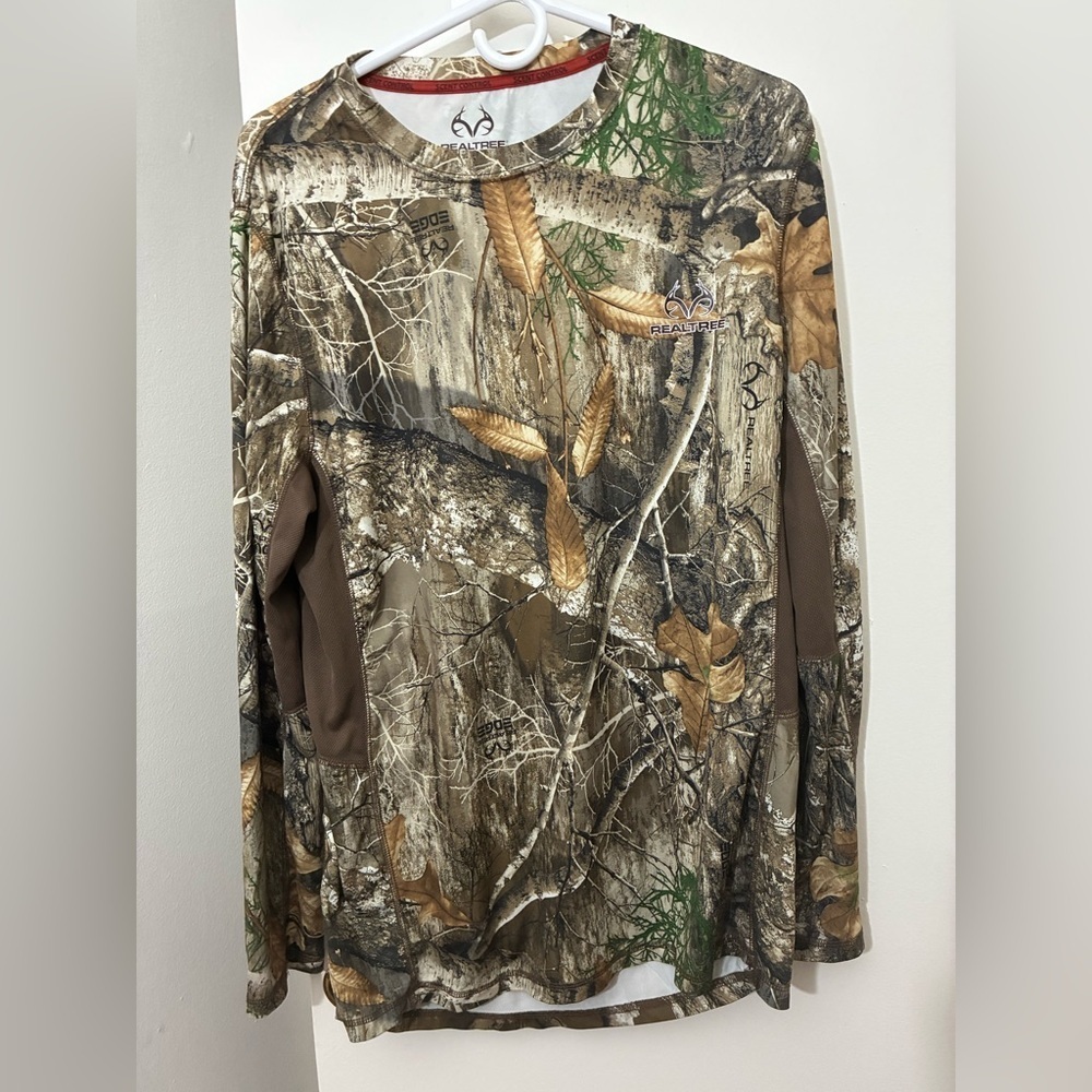 Realtree Men's Essential Camo Lightweight Performance Long Sleeve Shirt